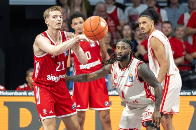 Justus Hollatz 21 (FC Bayern Basketball), Jordan Jones 4 (BMA365 Bamberg Baskets), FC Bayern Basketball - BMA365 Bamberg Baskets, BBL, 1. Spieltag, 20.09.2026 Muenchen Bayern Deutschland