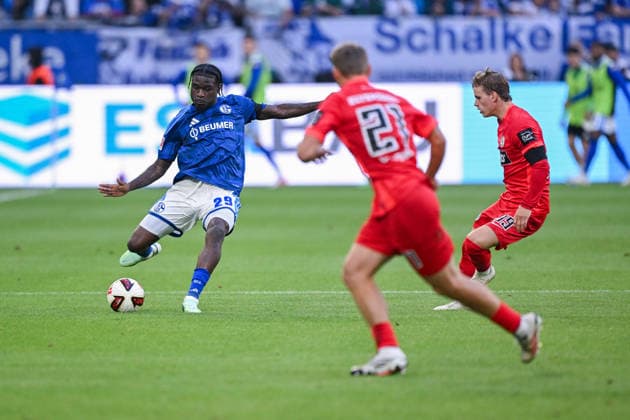 20.09.2026, Fussball, Saison 2026 2027, Bundesliga, FC Schalke 04 - SV Elversberg, Junior Dina Ebimbe (FC Schalke 04) xRHR-FOTO YYx Copyright: KROEGER RHR-FOTOx RHR-FOTO YY