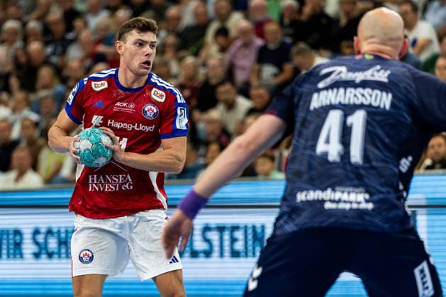 Opel HBL: SG Flensburg-Handewitt vs Handball Club Hamburg; 20.09.26 Nicolaj Jorgensen (Nr.11, Handball Club Hamburg) gegen Arnar Freyr Arnarsson (Nr.41, SG Flensburg-Handewitt) Opel HBL: SG Flensburg-Handewitt vs Handball Club Hamburg, GGW Arena am 20.09.26 Copyright: xBEAUTIFULxSPORTS MarioxM.xKobergx