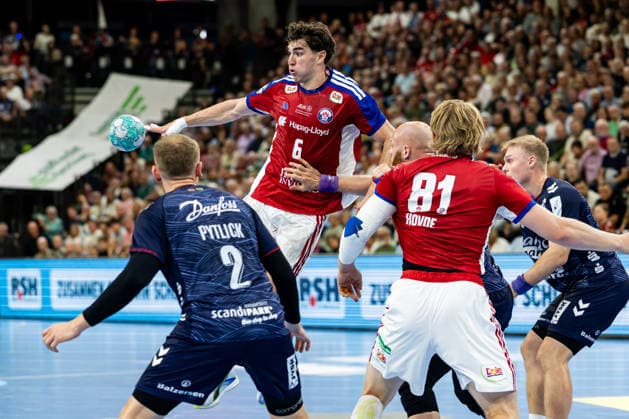 Opel HBL: SG Flensburg-Handewitt vs Handball Club Hamburg; 20.09.26 Elias Kofler (Nr.06, Handball Club Hamburg) im Angriff Opel HBL: SG Flensburg-Handewitt vs Handball Club Hamburg, GGW Arena am 20.09.26 Copyright: xBEAUTIFULxSPORTS MarioxM.xKobergx