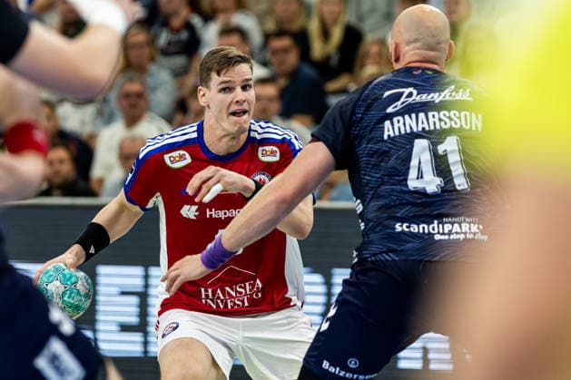 Opel HBL: SG Flensburg-Handewitt vs Handball Club Hamburg; 20.09.26 Nicolaj Jorgensen (Nr.11, Handball Club Hamburg) gegen Arnar Freyr Arnarsson (Nr.41, SG Flensburg-Handewitt) Opel HBL: SG Flensburg-Handewitt vs Handball Club Hamburg, GGW Arena am 20.09.26 Copyright: xBEAUTIFULxSPORTS MarioxM.xKobergx
