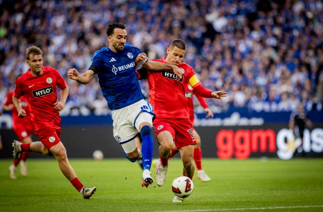 Gelsenkirchen, Germany. 20th Sep 2026. Kenan Karaman (S04) Lukas Pinckert (SVE) FC Schalke 04 - SV Elversberg 20.09.2026