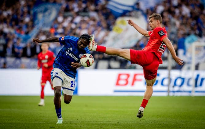 Gelsenkirchen, Germany. 20th Sep 2026. Junior Dina Ebimbe (S04) Lasse Günther (SVE) FC Schalke 04 - SV Elversberg 20.09.2026