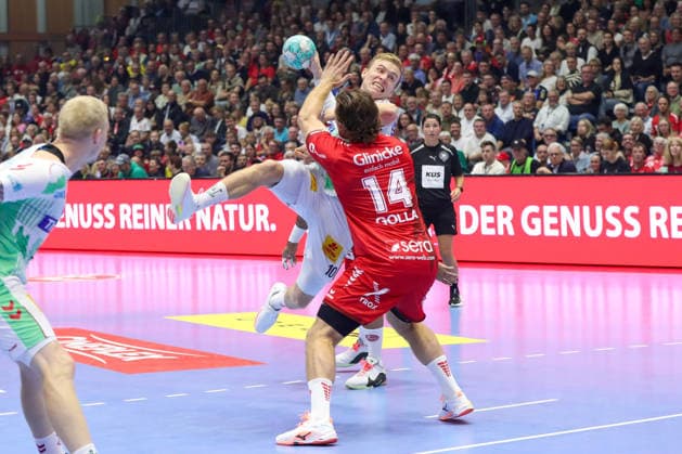 20.09.2026, xgox, Handball - Opel HBL MT Melsungen - SC Magdeburg emspor, v.l. Dominik Kuzmanovic (Magdeburg, 1), Johannes Golla (Melsungen, 14) Zweikampf, Duell, Kampf, tackle Kassel