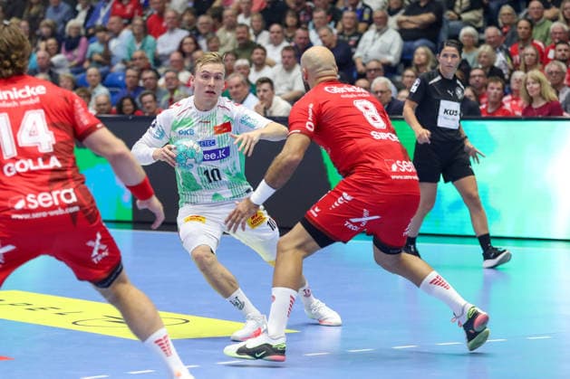 20.09.2026, xgox, Handball - Opel HBL MT Melsungen - SC Magdeburg emspor, v.l. Gisli Thorgeir Kristjansson (Magdeburg, 10), Adrian Sipos (Melsungen, 8) zweikampf, Duell, Kampf, tackle Kassel