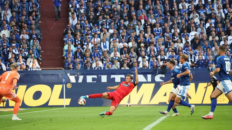 20.09.2026, xrekx, Fussball 1.Bundesliga, FC Schalke 04 - SV Elversberg v.l. Lukas Petkov (SV 07 Elversberg) (DFL DFB REGULATIONS PROHIBIT ANY USE OF PHOTOGRAPHS as IMAGE SEQUENCES and or QUASI-VIDEO) Gelsenkirchen