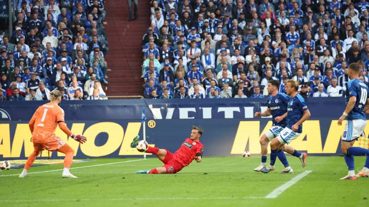 20.09.2026, xrekx, Fussball 1.Bundesliga, FC Schalke 04 - SV Elversberg v.l. Lukas Petkov (SV 07 Elversberg) (DFL DFB REGULATIONS PROHIBIT ANY USE OF PHOTOGRAPHS as IMAGE SEQUENCES and or QUASI-VIDEO) Gelsenkirchen