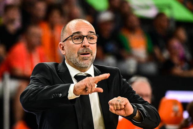 20.09.2026, GER, Basketball, Herren, easycredit Basketball Bundesliga, Saison 2026 2027, 1. Spieltag, ratiopharm Ulm vs MHP Riesen Ludwigsburg Carles Duran (Ludwigsburg) gestikuliert und gibt Anweisungen Neu-Ulm ratiopharm Arena Bayern Deutschland Copyright: xNordphotox xHafnerx