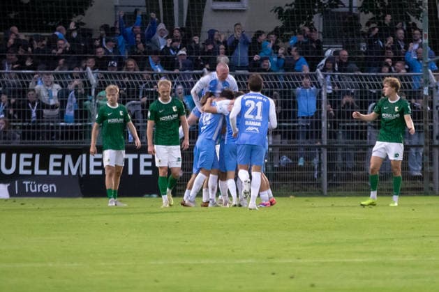 Fußball Regionalliga Nordost: BSG Chemie Leipzig - Chemnitzer FC; 20.09.2026 Tor-Jubel beim Team von Chemnitz, nach dem Führungstreffer zum 0:1. Fußball, Regionalliga Nordost, Saison 2026 2027, 10. Spieltag: BSG Chemie Leipzig vs. Chemnitzer FC am 20.09.2026 im Alfred-Kunze-Sportpark, Leipzig Leutzsch. Copyright: xBEAUTIFULxSPORTS JanxKaeferx