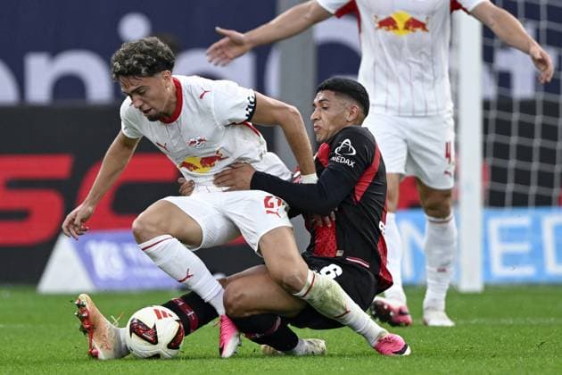 LEVERKUSEN - (lr) Neil el Aynaoui of RB Leipzig, Ezequiel Fernandez of Bayer 04 Leverkusen during the match between Bayer 04 Leverkusen and RB Leipzig at the Bay Arena on 20 September 2026 in Leverkusen, Germany. ANP Bundesliga 2026 27 xVIxANPxSportx xGerritxvanxKeulenxIVx 569419494 originalFilename: 569419494.jpg
