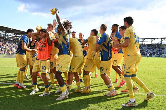 SOCCER - Serie A - Frosinone Calcio vs. Como 1907 Photo by IPA ABACAPRESS.COM88764182 - Frosinone Calcio players celebrate their victory at the end of Matchday 5 of the Serie A Championship between Frosinone Calcio and Como 1907, at Benito Stirpe Stadium on September 20, 2026, in Frosinone, Italy. Frosinone Italy  Copyright: xIPAxSport ABACAx