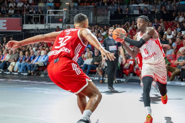 Johannes Thiemann 32 (FC Bayern Basketball), Trevon Scott 13 (BMA365 Bamberg Baskets), FC Bayern Basketball - BMA365 Bamberg Baskets, BBL, 1. Spieltag, 20.09.2026 Muenchen Bayern Deutschland
