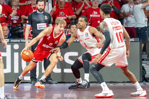 Tobias Jensen 8 (FC Bayern Basketball), bb8 , Mylik Wilson 10 (BMA365 Bamberg Baskets), FC Bayern Basketball - BMA365 Bamberg Baskets, BBL, 1. Spieltag, 20.09.2026 Muenchen Bayern Deutschland