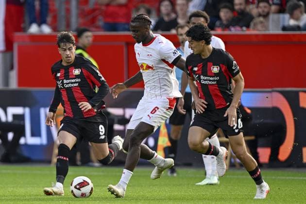 LEVERKUSEN - (lr) Alfonso Moreira of Bayer 04 Leverkusen, Ezechiel Banzuzi of RB Leipzig, Ibrahim Maza of Bayer 04 Leverkusen during the match between Bayer 04 Leverkusen and RB Leipzig at the Bay Arena on 20 September 2026 in Leverkusen, Germany. ANP Bundesliga 2026 27 xVIxANPxSportx xGerritxvanxKeulenxIVx 569419617 originalFilename: 569419617.jpg