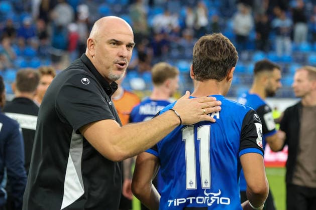 Mathias Schober (Sportdirektor SV Waldhof Mannheim) gratuliert nach dem Spiel dem Torschützen Masca (SV Waldhof Mannheim, 11) zum 2:0 Fussball: 3. Liga, 7. Spieltag, SV Waldhof Mannheim vs. SC Preußen Münster am 20.09.2026 in Mannheim (Carl-Benz-Stadion), Deutschland 2026 Franz Reindel Mannheim Carl-Benz-Stadion Deutschland Copyright: xFranzxReindelx