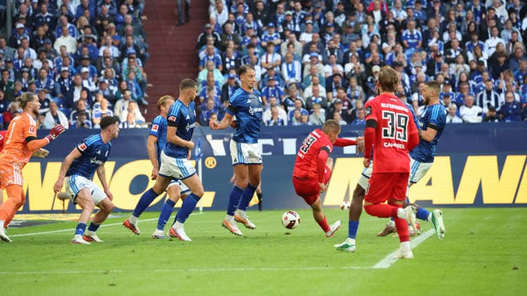 20.09.2026, xrekx, Fussball 1.Bundesliga, FC Schalke 04 - SV Elversberg v.l. Lukas Pinckert (SV 07 Elversberg) (DFL DFB REGULATIONS PROHIBIT ANY USE OF PHOTOGRAPHS as IMAGE SEQUENCES and or QUASI-VIDEO) Gelsenkirchen