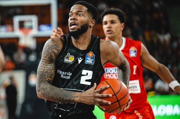 Neu Ulm, Deutschland, 20.09.26: David Joplin (MHP RIESEN Ludwigsburg) und Michael Rataj (ratiopharm ulm) im Zweikampf waehrend des Basketball Bundesliga Spiels zwischen ratiopharm ulm vs MHP Riesen Ludwigsburg in der ratiopharm Arena am 20. September 2026 in Neu Ulm, Deutschland. (Foto von Harry Langer DeFodi Images) ratiopharm Arena, Germany, 20.09.26: David Joplin (MHP RIESEN Ludwigsburg) und Michael Rataj (ratiopharm ulm) battle for the ball during the Basketball Bundesliga match between ratiopharm ulm vs MHP Riesen Ludwigsburg at Neu Ulm on September 20, 2026 in ratiopharm Arena, Germany. (Photo by Harry Langer DeFodi Images) (Photo by Harry Langer DeFodi Images) -