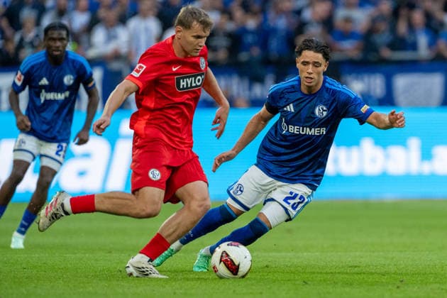 Dina Ebimbe (Schalke 04, 29), Cole Campbell (SV Elversberg, 39) im Zweikampf mit Soufiane El-Faouzi (Schalke 04, 23) um den Ball FC Schalke 04 vs. SV Elversberg, Fussball, Bundesliga, 4.Spieltag, Saison 2026 27, 20.09.2026, DFL REGULATIONS PROHIBIT ANY USE OF PHOTOGRAPHS AS IMAGE SEQUENCES AND OR QUASI-VIDEO, FC Schalke 04 vs. SV Elversberg, Fussball, Bundesliga, 4.Spieltag, Saison 2026 27, 20.09.2026 Gelsenkirchen Copyright: xEibner-Pressefoto LukasxBaldygax EP_LBA
