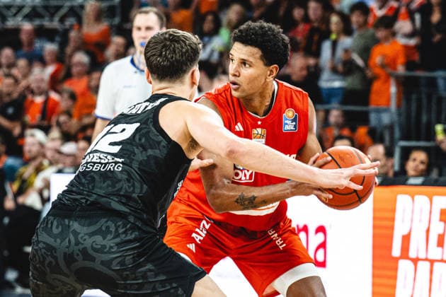 Neu Ulm, Deutschland, 20.09.26: Patrick Cartier (MHP RIESEN Ludwigsburg) und Michael Rataj (ratiopharm ulm) im Zweikampf waehrend des Basketball Bundesliga Spiels zwischen ratiopharm ulm vs MHP Riesen Ludwigsburg in der ratiopharm Arena am 20. September 2026 in Neu Ulm, Deutschland. (Foto von Harry Langer DeFodi Images) ratiopharm Arena, Germany, 20.09.26: Patrick Cartier (MHP RIESEN Ludwigsburg) und Michael Rataj (ratiopharm ulm) battle for the ball during the Basketball Bundesliga match between ratiopharm ulm vs MHP Riesen Ludwigsburg at Neu Ulm on September 20, 2026 in ratiopharm Arena, Germany. (Photo by Harry Langer DeFodi Images) (Photo by Harry Langer DeFodi Images) -