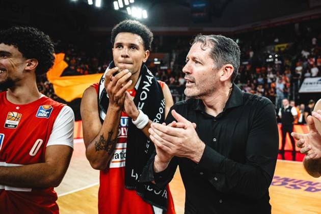 Neu Ulm, Deutschland, 20.09.26: Michael Rataj (ratiopharm ulm) und Head Coach Ty Harrelson (ratiopharm ulm) gestikuliert, gestik waehrend des Basketball Bundesliga Spiels zwischen ratiopharm ulm vs MHP Riesen Ludwigsburg in der ratiopharm Arena am 20. September 2026 in Neu Ulm, Deutschland. (Foto von Harry Langer DeFodi Images) ratiopharm Arena, Germany, 20.09.26: Michael Rataj (ratiopharm ulm) und Head Coach Ty Harrelson (ratiopharm ulm) gestures during the Basketball Bundesliga match between ratiopharm ulm vs MHP Riesen Ludwigsburg at Neu Ulm on September 20, 2026 in ratiopharm Arena, Germany. (Photo by Harry Langer DeFodi Images) (Photo by Harry Langer DeFodi Images) -