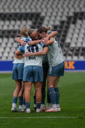 Google Pixel Frauen-Bundesliga: SC Freiburg vs. Bayer 04 Leverkusen, 20.09.2026 Torjubel zum 1:2 durch Estrella Merino (Bayer 04 Leverkusen, 10) Google Pixel Frauen-Bundesliga: SC Freiburg vs. Bayer 04 Leverkusen, Dreisamstadion, 20.09.2026 DFB DFL REGULATIONS PROHIBIT ANY USE OF PHOTOGRAPHS AS IMAGE SEQUENCES AND OR QUASI-VIDEO. Copyright: xBEAUTIFULxSPORTS Boscox