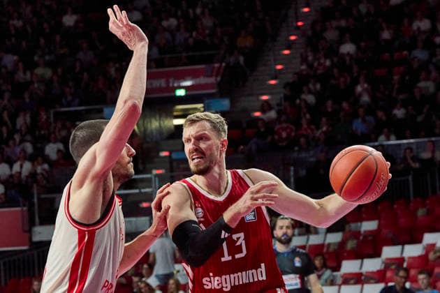Deutsche Basketball Bundesliga (BBL), FC Bayern München Basketball vs BMA365 BAMBERG BASKETS, München FC Bayern Basketball, Bamberg Baskets MBA365, 2026-09-20 in München (BMW Park) OBST Andreas (FC Bayern Basketball Shooting Guard (SG) Nr13-FCBB13), KEPPELER Daniel (BMA365 Bamberg BASKETS Center (C) Nr31-BAM31) sportworld München BMW Park Bayern Deutschland