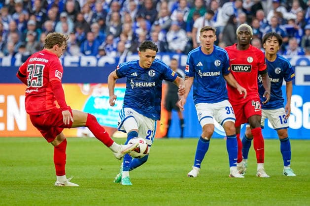 Deutschland: Fussball Bundesliga 2026 - 2027, 4. Spieltag - FC Schalke 04 vs SV Elversberg - Veltins-Arena (Gelsenkirchen): Soufiane El-Faouzi (FC Schalke 04, 23) am Ball Copyright: xJOERANxSTEINSIEKx