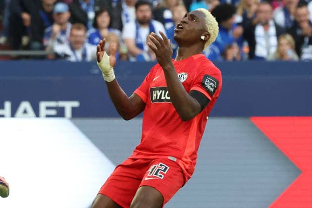 20.09.2026, xrekx, Fussball 1.Bundesliga, FC Schalke 04 - SV Elversberg v.l. David Mokwa (SV 07 Elversberg) enttaeuscht, enttäuscht, schaut enttaeuscht, niedergeschlagen, disappointed (DFL DFB REGULATIONS PROHIBIT ANY USE OF PHOTOGRAPHS as IMAGE SEQUENCES and or QUASI-VIDEO) Gelsenkirchen