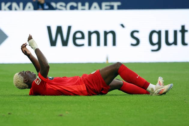 20.09.2026, xrekx, Fussball 1.Bundesliga, FC Schalke 04 - SV Elversberg v.l. David Mokwa (SV 07 Elversberg) enttaeuscht, enttäuscht, schaut enttaeuscht, niedergeschlagen, disappointed (DFL DFB REGULATIONS PROHIBIT ANY USE OF PHOTOGRAPHS as IMAGE SEQUENCES and or QUASI-VIDEO) Gelsenkirchen