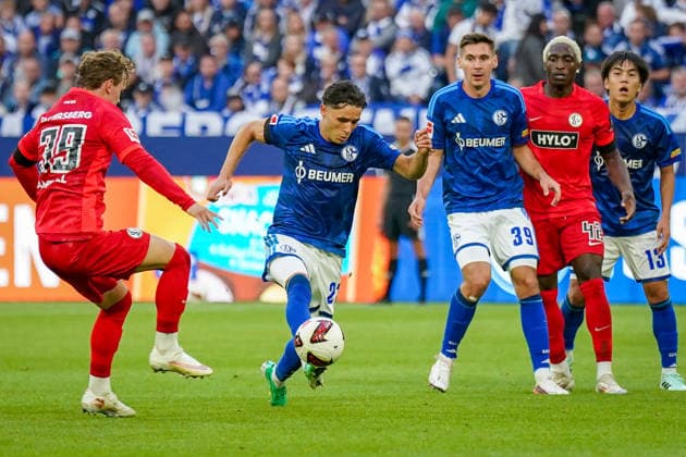 Deutschland: Fussball Bundesliga 2026 - 2027, 4. Spieltag - FC Schalke 04 vs SV Elversberg - Veltins-Arena (Gelsenkirchen): Soufiane El-Faouzi (FC Schalke 04, 23) am Ball Copyright: xJOERANxSTEINSIEKx