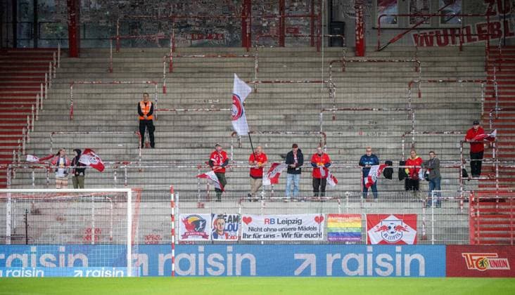 Fußball, Frauen, Saison 2026 2027, Google Pixel Frauen-Bundesliga (5. Spieltag), 1. FC Union Berlin - RB Leipzig, Gästeblock mit 10 Fans von RB, 20.09.2026, Copyright: xMatthiasxKochx