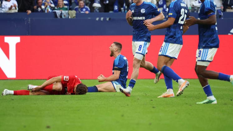20.09.2026, xrekx, Fussball 1.Bundesliga, FC Schalke 04 - SV Elversberg v.l. Maurice Krattenmacher (SV 07 Elversberg) Hasan Kurucay (FC Schalke 04) Zweikampf, Aktion, action, battle for the ball (DFL DFB REGULATIONS PROHIBIT ANY USE OF PHOTOGRAPHS as IMAGE SEQUENCES and or QUASI-VIDEO) Gelsenkirchen