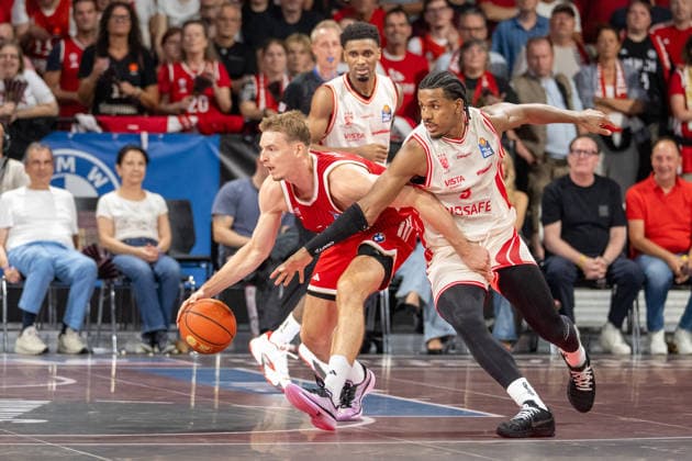 Justus Hollatz 21 (FC Bayern Basketball), Jordan Wright 3 (BMA365 Bamberg Baskets), FC Bayern Basketball - BMA365 Bamberg Baskets, BBL, 1. Spieltag, 20.09.2026 Muenchen Bayern Deutschland