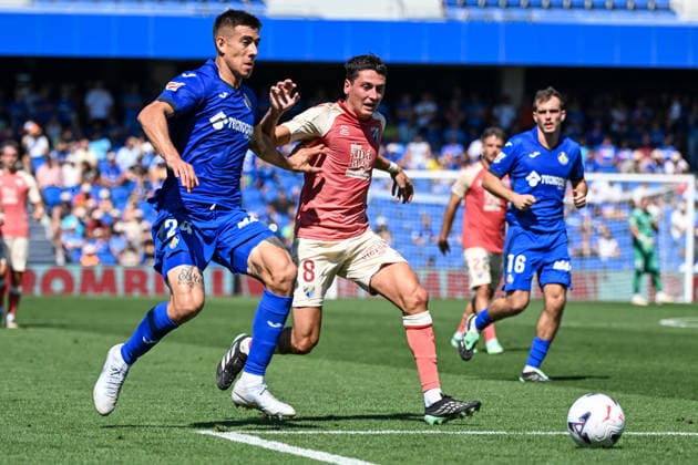 Getafe CF v Malaga CF - LaLiga EA Sports 2026 27 Carlos Dotor of Malaga runs with the ball during the LaLiga regular season Round 7 match against Getafe at the Coliseum in Getafe, Madrid, Spain, on September 20, 2026. Getafe Madrid Spain  Copyright: xShengxChengx originalFilename:cheng-laliga7g260920_npbI4.jpg