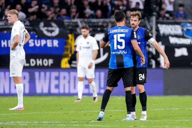 v.li.: Claudio Kammerknecht (SV Waldhof, 15), Lukas Klünter (SV Waldhof, 24, Kapitän), Spieler vom SV Waldhof Mannheim, Jubel nach dem Schlusspfiff, Freude über den Sieg, Sieger, Gewinner, jubelt, jubeln, fröhlich, positiv, freut sich, freuen, optimistisch, Highlight, Action, Aktion, 20.09.2026, Mannheim (Deutschland), Fussball, 3. Liga, SV Waldhof Mannheim - SC Preußen Münster, DFB DFL REGULATIONS PROHIBIT ANY USE OF PHOTOGRAPHS AS IMAGE SEQUENCES AND OR QUASI-VIDEO.