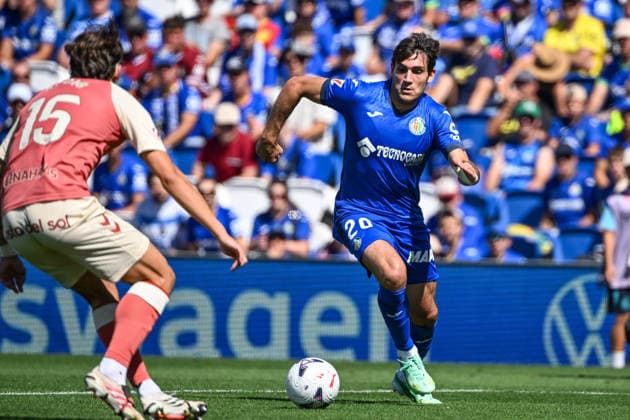 Getafe CF v Malaga CF - LaLiga EA Sports 2026 27 Ivan Azon of Getafe runs with the ball during the LaLiga regular season Round 7 match against Malaga at the Coliseum in Getafe, Madrid, Spain, on September 20, 2026. Getafe Madrid Spain  Copyright: xShengxChengx originalFilename:cheng-laliga7g260920_npsUq.jpg
