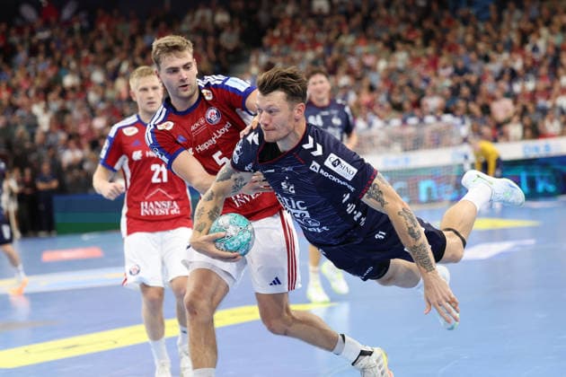 05.09.2026, xBHAx, Handball, Opel HBL, Saison 2026 2027, 1.HBL, SG Flensburg-Handewitt - Handball Club Hamburg, GGW Arena: Emil Jacobsen (SG Flensburg-Handewitt 31) fliegend im Angriff gegen Oliver Norlyk (Handball Club Hamburg 5) Schleswig-Holstein Deutschkand
