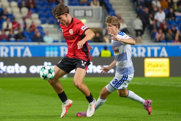 Deutschland: Fußball 3. Liga 2026 2027, 7. Spieltag - SV Wehen Wiesbaden vs MSV Duisburg - Brita-Arena (Wiesbaden): Ben Nink (SVW, 17) im Zweikampf mit Frederik Christensen (MSV, 3) Copyright: xTobiasxWentzellx