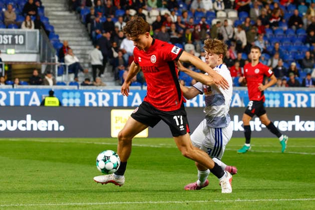 Sport Bilder des Tages 20.09.2026, xavx, Fussball 3.Liga, SV Wehen Wiesbaden - MSV Duisburg v.l. Ben Nink (SV Wehen Wiesbaden), Frederik Christensen (MSV Duisburg) Wiesbaden