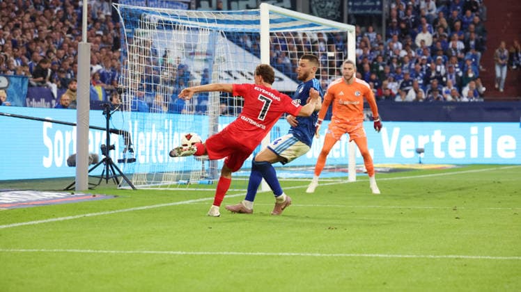 20.09.2026, xrekx, Fussball 1.Bundesliga, FC Schalke 04 - SV Elversberg v.l. Maurice Krattenmacher (SV 07 Elversberg) Hasan Kurucay (FC Schalke 04) (DFL DFB REGULATIONS PROHIBIT ANY USE OF PHOTOGRAPHS as IMAGE SEQUENCES and or QUASI-VIDEO) Gelsenkirchen