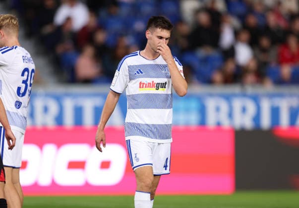 20.09.2026, Fussball 3. Liga, SV Wehen Wiesbaden - MSV Duisburg, v.l., Martin Ens (MSV Duisburg) enttaeuscht, enttaeuscht schauend, dissapointed, traurig, frustiert, frust, gefrustet, frustrated DFL DFB REGULATIONS PROHIBIT ANY USE OF PHOTOGRAPHS AS IMAGE SEQUENCES AND OR QUASI-VIDEO. xdcx Copyright: HMBxMedia Claus