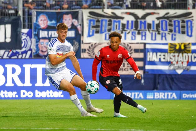 20.09.2026, xavx, Fussball 3.Liga, SV Wehen Wiesbaden - MSV Duisburg v.l. Ben Schlicke (MSV Duisburg), Roberto Massimo (SV Wehen Wiesbaden) Wiesbaden