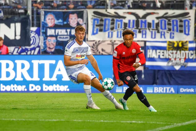 20.09.2026, xavx, Fussball 3.Liga, SV Wehen Wiesbaden - MSV Duisburg v.l. Ben Schlicke (MSV Duisburg), Roberto Massimo (SV Wehen Wiesbaden) Wiesbaden