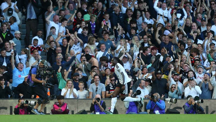 VLONDON, ENGLAND - SEPTEMBER 20: GOAL 1-0. Calvin Bassey of Fulham celebrates after own goal is scored by Lisandro Martínez of Manchester United, ManU during the Premier League match between Fulham and Manchester United at Craven Cottage on September 20, 2026 in London, England. Copyright: xJayxPatel SPPx Sportspressphoto_SPR236258