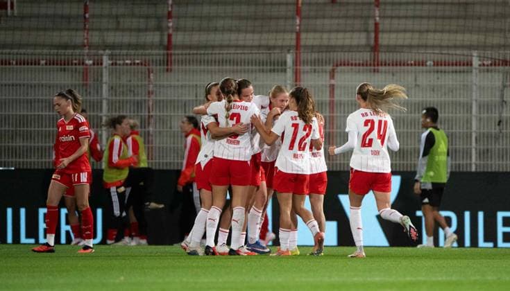 Fußball, Frauen, Saison 2026 2027, Google Pixel Frauen-Bundesliga (5. Spieltag), 1. FC Union Berlin - RB Leipzig, Leipziger, Jubel nach Tor zum 1:1, links Jill Janssens (1. Frauen 1. FC Union), 20.09.2026, Copyright: xMatthiasxKochx