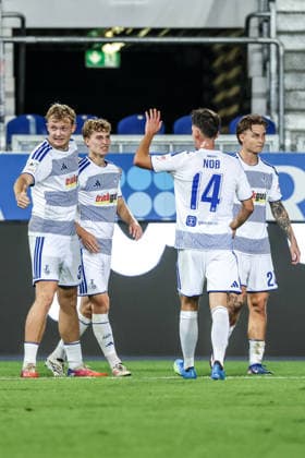 Fussball, 3.Liga Saison 2026 2027 7.Spieltag SV Wehen Wiesbaden - MSV Duisburg 20.09.2026, BRITA-Arena Torjubel MSV Duisburg nach dem Tor zum 1-0 durch Dominik Kother (MSV Duisburg, 11) die Spieler freuen sich Wiesbaden BRITA-Arena Hessen Deutschland