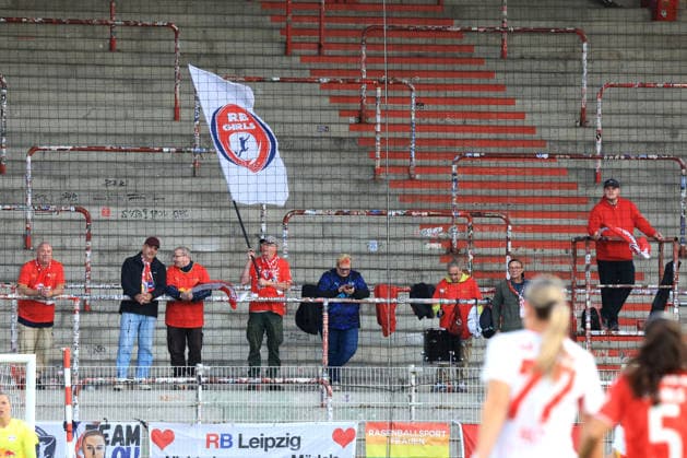 20.09.2026, GER Deutschland, Fussball, 1.Fussballbundesliga, Frauen, 2026 2027, Alte Foersterei, 1.FC Union vs. RB Leibzig Leipziger-Fans 1. Liga: DFB DFL regulations prohibit any use of photographs as image sequences and or quasi-video) nordphoto GmbH Engler Berlin Stadion Alte Foersterei Berlin Deutschland Copyright: xNordphotox xEnglerx