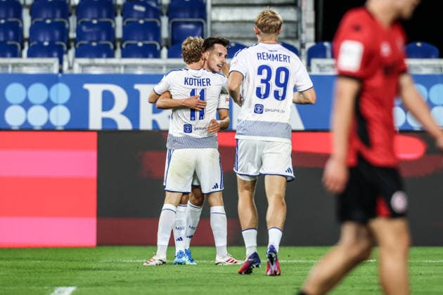 Fussball, 3.Liga Saison 2026 2027 7.Spieltag SV Wehen Wiesbaden - MSV Duisburg 20.09.2026, BRITA-Arena Torjubel MSV Duisburg nach dem Tor zum 20 durch Dominik Kother (MSV Duisburg, 11) die Spieler freuen sich Wiesbaden BRITA-Arena Hessen Deutschland
