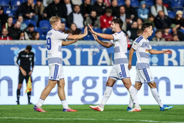 Fussball, 3.Liga Saison 2026 2027 7.Spieltag SV Wehen Wiesbaden - MSV Duisburg 20.09.2026, BRITA-Arena Torjubel MSV Duisburg nach dem Tor zum 20 durch Dominik Kother (MSV Duisburg, 11) die Spieler freuen sich Wiesbaden BRITA-Arena Hessen Deutschland