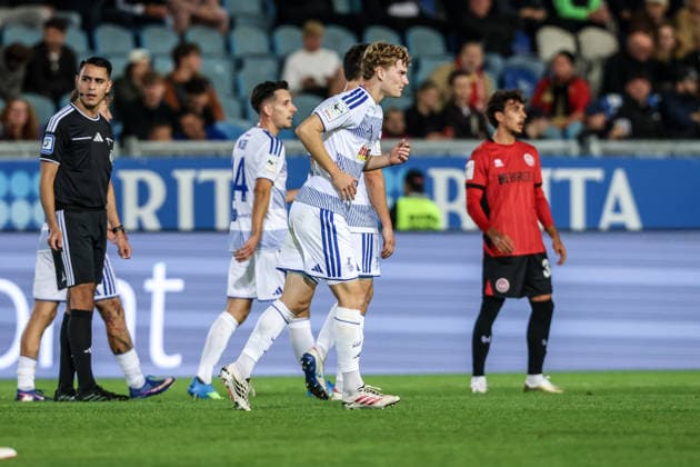 Fussball, 3.Liga Saison 2026 2027 7.Spieltag SV Wehen Wiesbaden - MSV Duisburg 20.09.2026, BRITA-Arena Torjubel MSV Duisburg nach dem Tor zum 20 durch Dominik Kother (MSV Duisburg, 11) die Spieler freuen sich Wiesbaden BRITA-Arena Hessen Deutschland